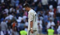 Football Soccer- Spanish La Liga Santander - Real Madrid v Atletico Madrid - Santiago Bernabeu Stadium, Madrid, Spain - 08/04/17 - Real Madrid's Cristiano Ronaldo leaves the pitch after match. REUTERS/Sergio Perez -