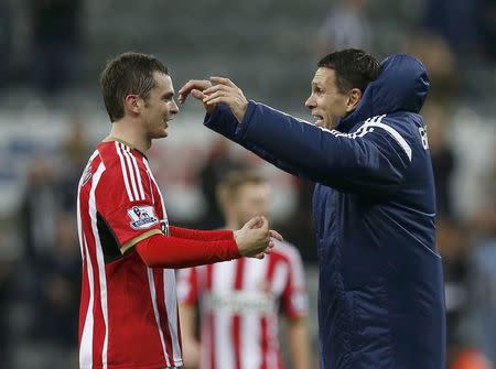 Sunderland manager Gustavo Poyet (R) greets goalscorer Adam Johnson after their their English Premier League soccer match against Newcastle at St James' Park in Newcastle, northern England December 21, 2014. REUTERS/Andrew Yates