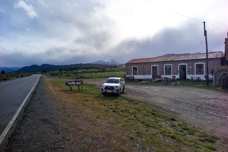 La Legal es una pulperia ubicada en el ingreso a Cholila, Chubut. Allí recuerdan a Butch Cassidy y al Sundance Kid quienes habrian estado en la zona para luego huir a Bolivia. En La Legal, Nora Jalil y su hija Carolina Ruiz, ofrecen a los turistas sombreros y revólveres de juguete y tienen un pequeño museo con recuerdos de época. A pocos metros de allí está el lugar en el que habrían estado los bandoleros. 