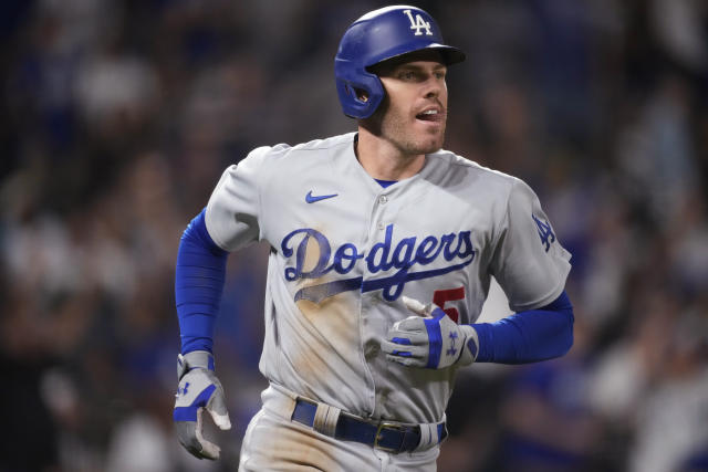 Dodgers get great update on Max Muncy's elbow amid Freddie Freeman