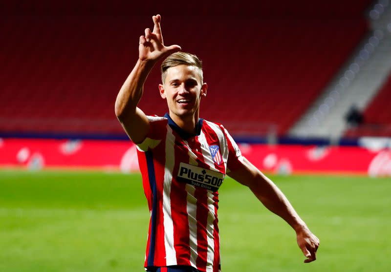 El centrocampista Marcos Llorente del Atlético de Madrid celebra luego de anotar el segundo gol de su equipo frente al Real Valladolid por La Liga Santander