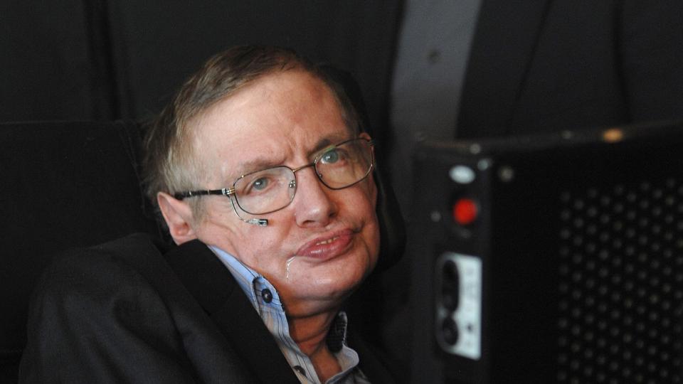stephen hawking sitting with his hands folded in a photograph