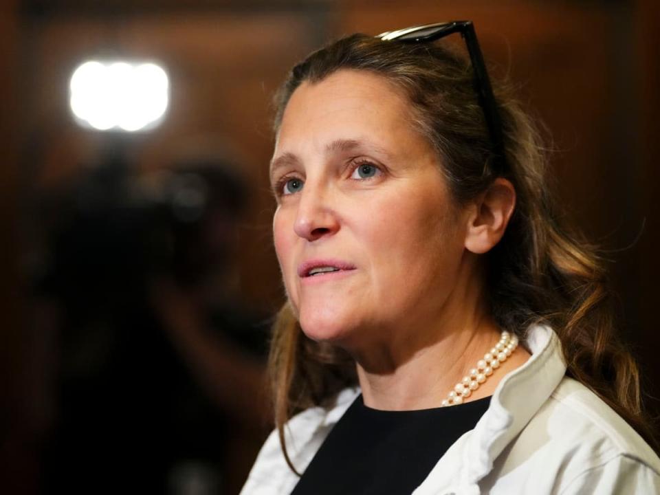 Freeland warns of ‘difficult days ahead’ as Canada’s economy shows sign of weakness
