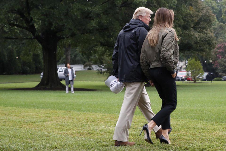 (FOTOS) Donald Trump visita la zona afectada por la tormenta Harvey en Texas