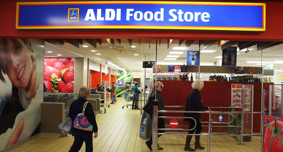 Aldi customers walk in to store. Source: Getty Images