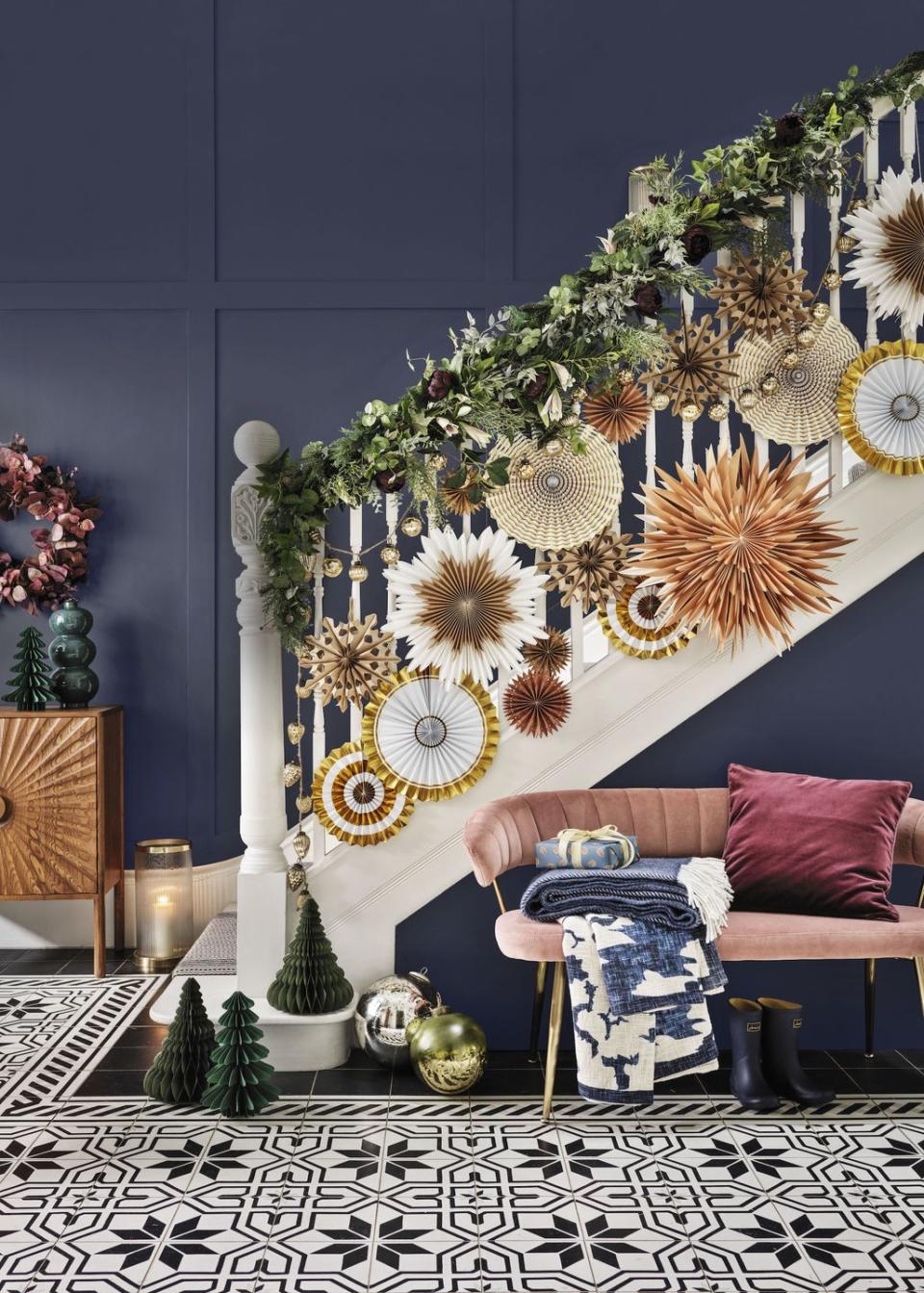 hallway christmas decor ideas