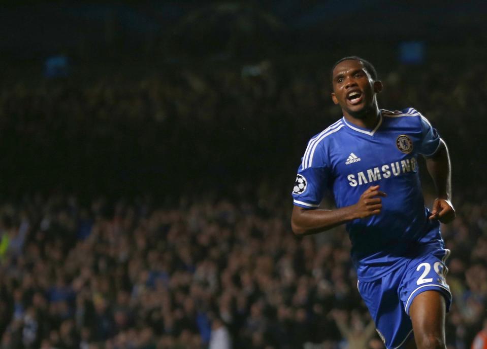 Chelsea's Samuel Eto'o celebrates after scoring a goal against FC Schalke 04 during their Champions League soccer match at Stamford Bridge in London November 6, 2013. REUTERS/Eddie Keogh (BRITAIN - Tags: SPORT SOCCER)