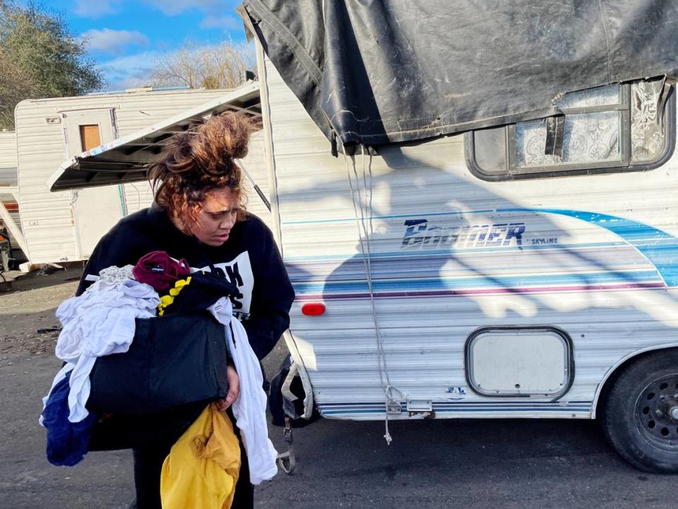 Nicole Stuart moves clothing from of the back of her trailer, impounded at College Oak Towing in Sacramento, to a friend’s pickup truck on Jan. 23.