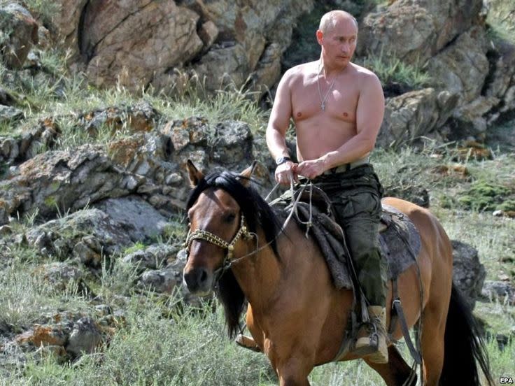 Putin a caballo sin camiseta (Pinterest).