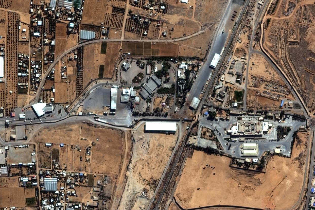 Egyptian aid trucks have been moving towards the Rafah crossing (Satellite image ©2023 Maxar Technologies.)