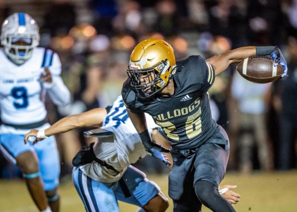 Mary Persons running back Duke Watson (26) carries the ball for the Bulldogs in the first round playoff game against Long County Friday night.