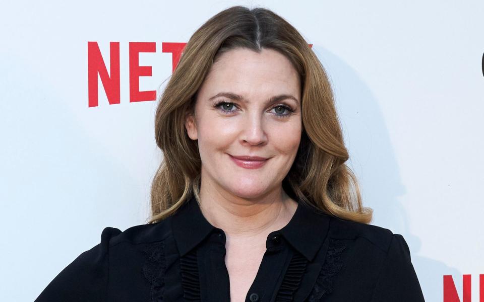 Auch für Drew Barrymore folgte nach dem Kinderstar-Hype der Absturz in die Drogensucht. Mit neun Jahren soll sie ihre ersten Erfahrungen mit Rauschmitteln gemacht haben. Doch sie schaffte den Absprung und gehört als Schauspielerin mit Filmen wie "3 Engel für Charlie" zur obersten Hollywood-Riege. (Bild: Carlos Alvarez/Getty Images)