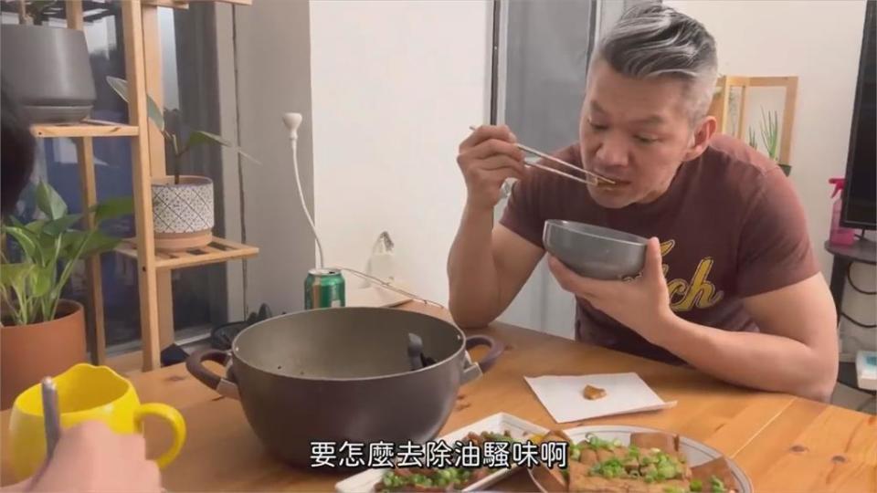 用狗食做滷味！煮夫特製「豬耳朵」　家人不知情讚：最好吃