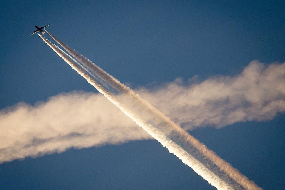 An aircraft crosses the vapor trails of another plane over Frankfurt, Germany, on 19 April, 2018 (Copyright 2018 The Associated Press. All rights reserved.)