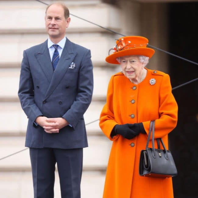 Isabel II y el príncipe Eduardo en los Juegos de la Commonwealth credit:Bang Showbiz