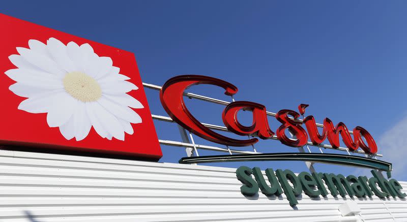 FOTO DE ARCHIVO. El logotipo de Casino se ve en la entrada de un supermercado en Andernos