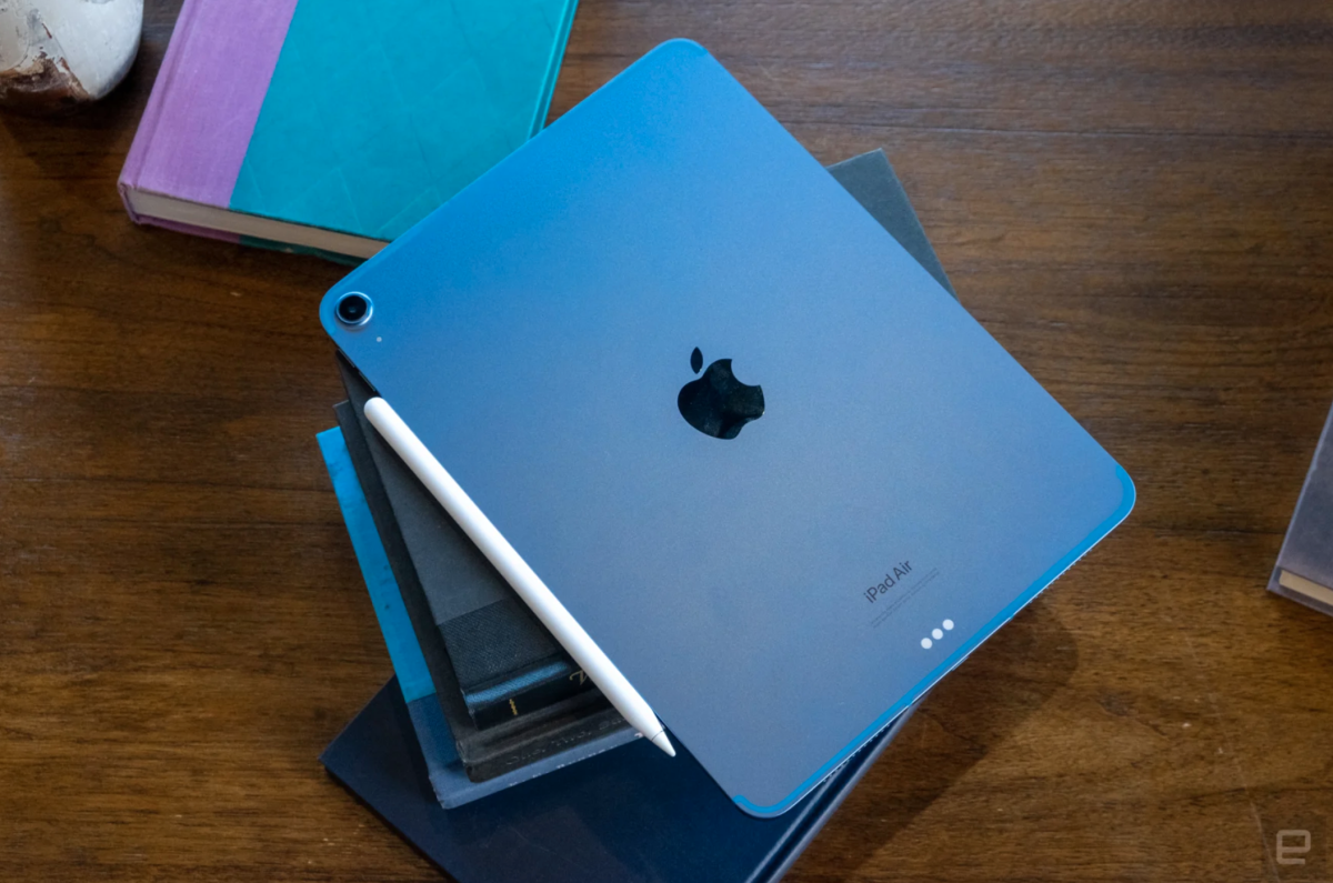 Apple's iPad Air M1 drops to a record-low $500 in an Amazon Black