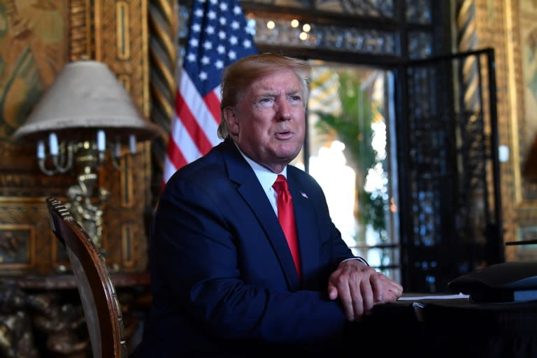 El presidente de Estados Unidos, Donald Trump, responde a periodistas en su residencia Mar-a-Lago en Palm Beach, Florida, el 24 de diciembre de 2019. Foto: AFP.