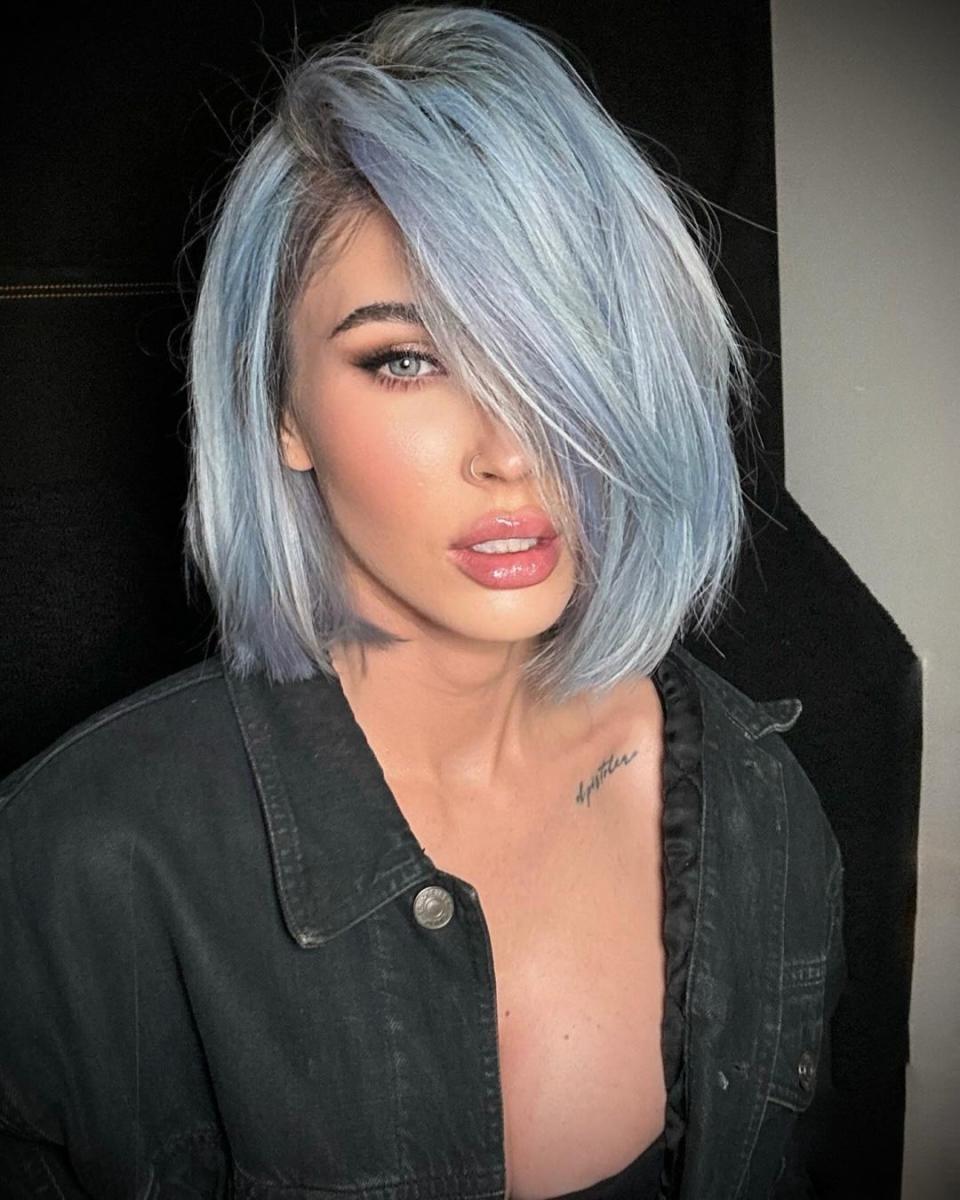 <h1 class="title">megan fox blue hair</h1><cite class="credit">Instagram/[@dimitrishair](https://www.instagram.com/dimitrishair/)</cite>