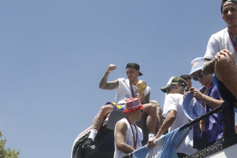 El 20 de diciembre los jugadores y la gente celebraron en la calle; ahora será en la cancha