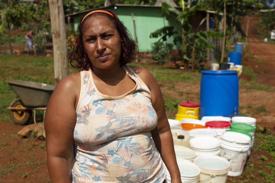 Arabela Saúndres ante sus cubos