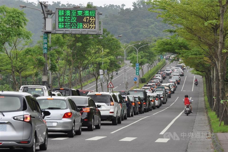 創全國之先，台北市警察局交通警察大隊今天起實施新措施，民眾可直接上官網查詢交通違規照片，節省民眾向舉發單位申請查詢照片的時間。(中央社檔案照片)