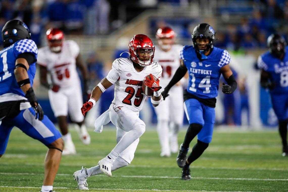 Louisville running back Jawhar Jordan (25) ran for 145 yards on 22 carries in the Cardinals’ 26-13 loss to the Wildcats last season.