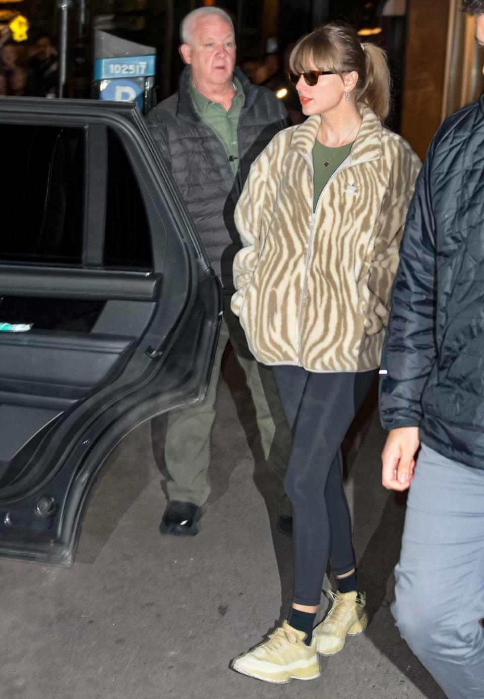 taylor swift in fleece jacket and sneakers