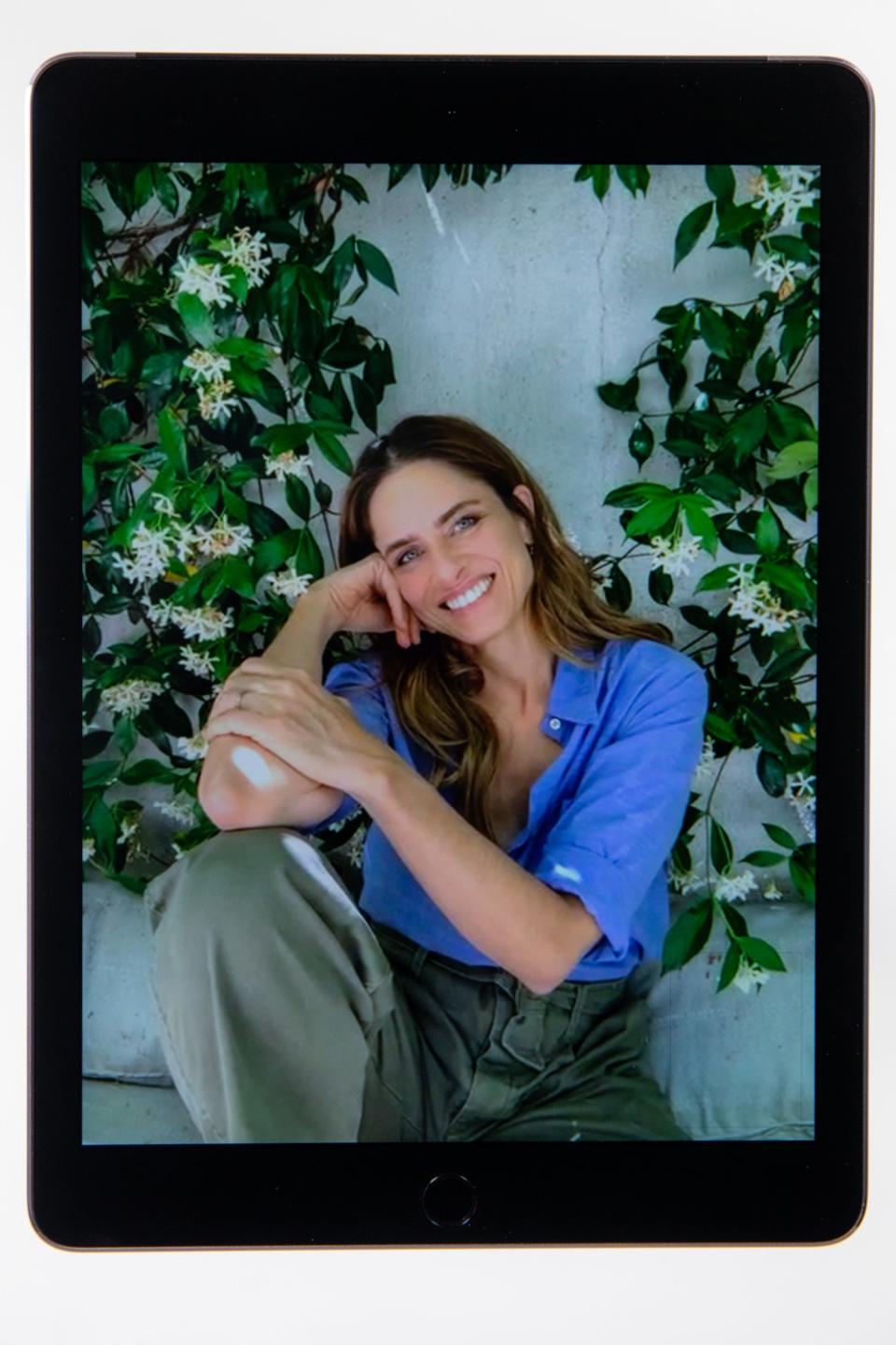 Amanda Peet at her home