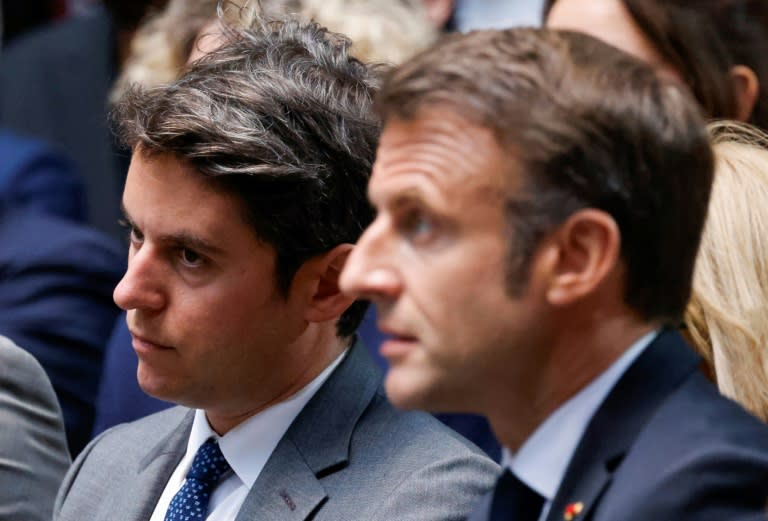 Le président Emmanuel Macron (d) et le Premier ministre Gabriel Attal, le 15 avril 2024 à Paris (Ludovic MARIN)