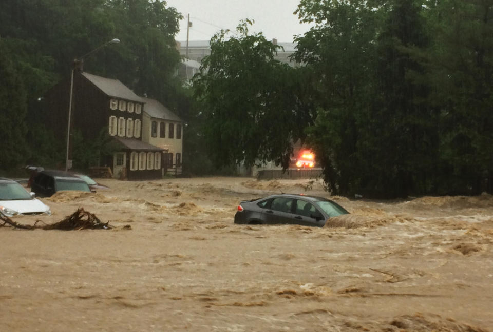 <p>Cars caught in flooding on Main Street and Ellicott Mills Road. (Photo: Kenneth K. Lam, Baltimore Sun via AP) </p>
