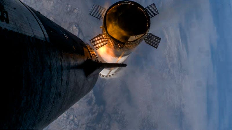 The starship separates from the booster.  - Photo: SpaceX