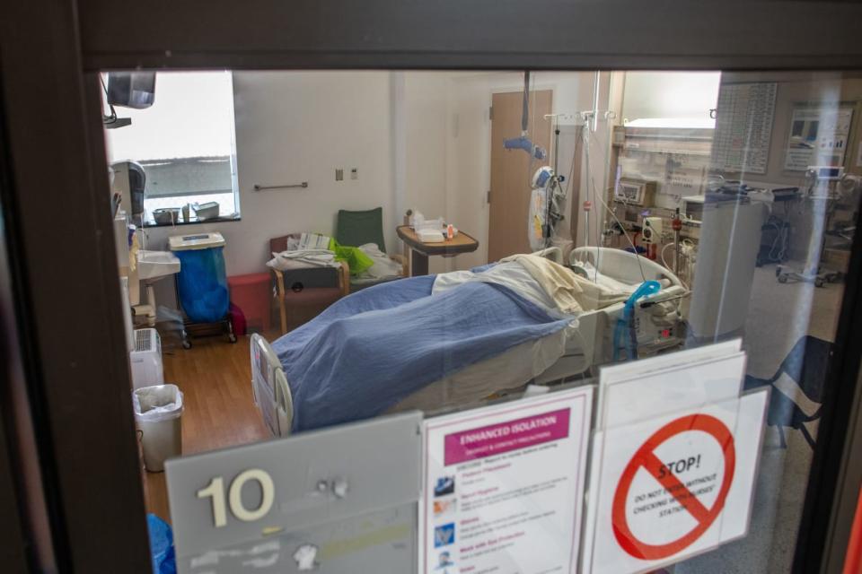 <div class="inline-image__caption"><p>ICUs around the country, like this one in California, have been filling up. But one Florida health system saw a 700 percent increase in the number of patients not breathing and flatlining throughout its COVID-19 units from June until Aug. 20.</p></div> <div class="inline-image__credit">Apu Gomes/Getty</div>