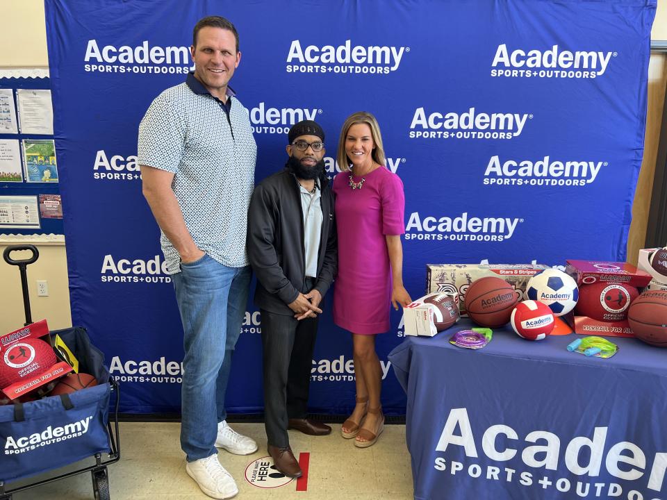 Tony Boselli and Academy Sports surprised a teacher with a $1K donation.