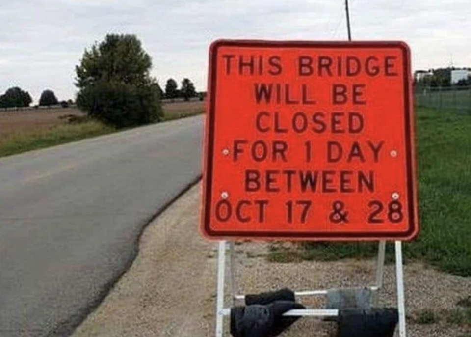 Panneau annonçant la fermeture du pont pendant une journée entre le 17 et le 28 octobre