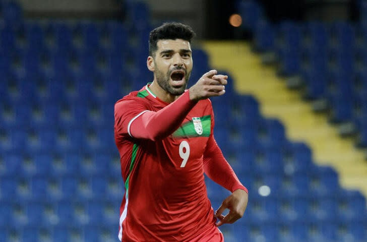 Foto del viernes del futbolista de Iran Mehdi Taremi celebrando tras marcar ante Uruguay