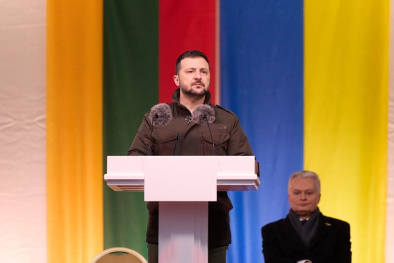 Ukrainian President Volodymyr Zelensky delivers a speech to Lithuanians outside the Presidential Palace in Vilnius. -/Ukrainian Presidency/dpa