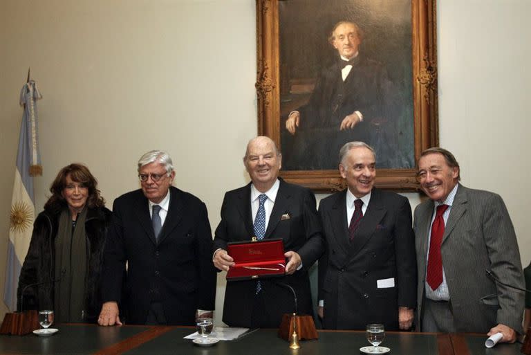 Magdalena Ruiz Guiñazú, Hermenegildo Sábat, el doctor Bartolomé Mitre, Lauro Laíño y José Ignacio López