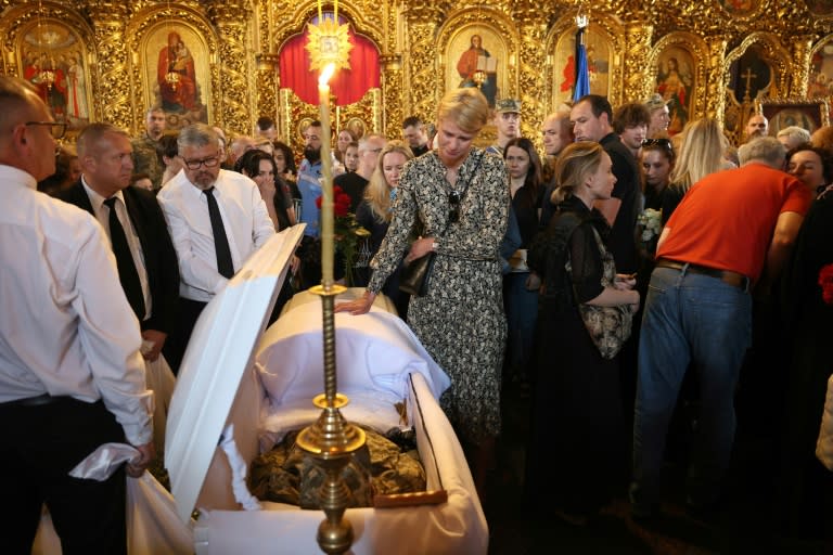 Familiares y amigos despiden a un soldado y fotógrafo ucraniano muerto en la región de Járkov, el 13 de junio de 2024 en el Monasterio de la Cúpula Dorada de San Miguel, en Kiev (Anatolii Stepanov)