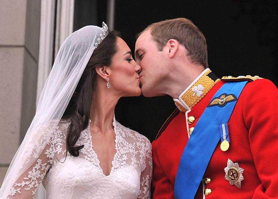 Kate Middleton and Prince William kiss