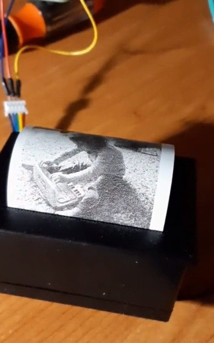 The machine can print pictures and text messages - Twitter