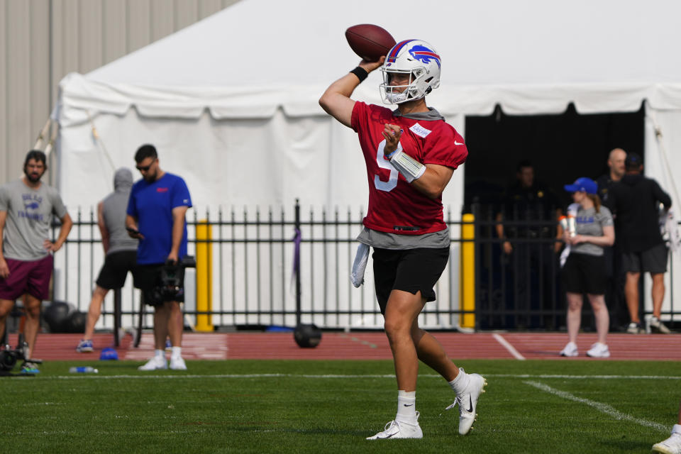 Bills quarterback <a class="link " href="https://sports.yahoo.com/nfl/players/31301" data-i13n="sec:content-canvas;subsec:anchor_text;elm:context_link" data-ylk="slk:Kyle Allen;sec:content-canvas;subsec:anchor_text;elm:context_link;itc:0">Kyle Allen</a> (9) Credit: Gregory Fisher-USA TODAY Sports