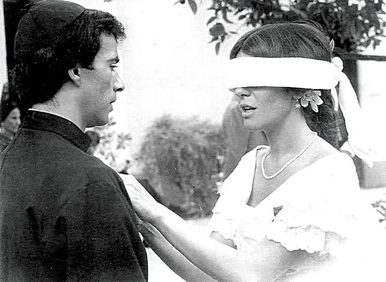 1984. Susú Pecoraro. Como el sacerdote Ladislao Gutiérrez, enamorado de Camila O''Gorman, en la película de María Luisa Bemberg