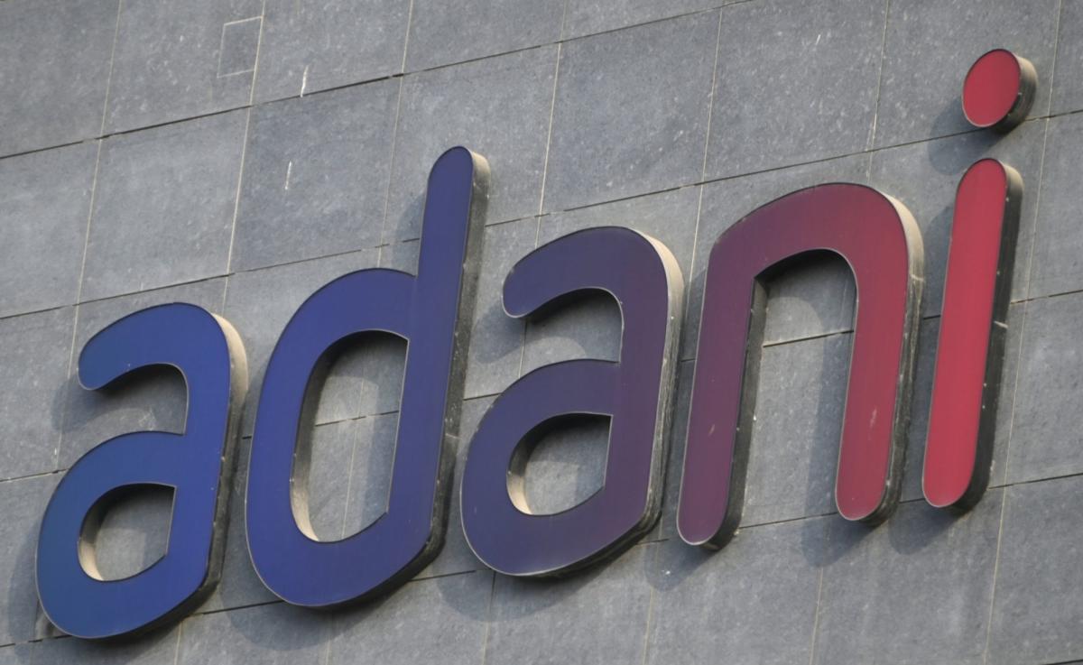 سندات Adani الدولارية ترتفع من مستوى قياسي منخفض بعد دفعة ملكية الإماراتية