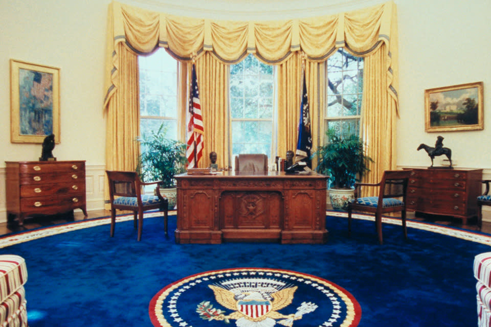 A photo of the Oval Office with an empty desk