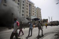 <p>People are burning cars in the garage of Best Western hotel during a protest over the cost of fuel in Port-au-Prince, Haiti, Saturday, July 7, 2018. (Photo: Dieu Nalio Chery/AP) </p>