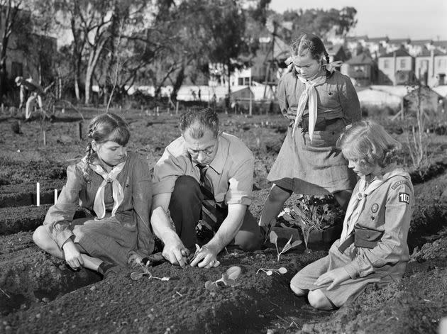 Harry Nelson helps his Girl Scout daughter and their friends plant a victory garden during the nation-wide Food for Victory Campaign in San Francisco, California, in February 1943. (Photo: Universal History Archive via Getty Images)