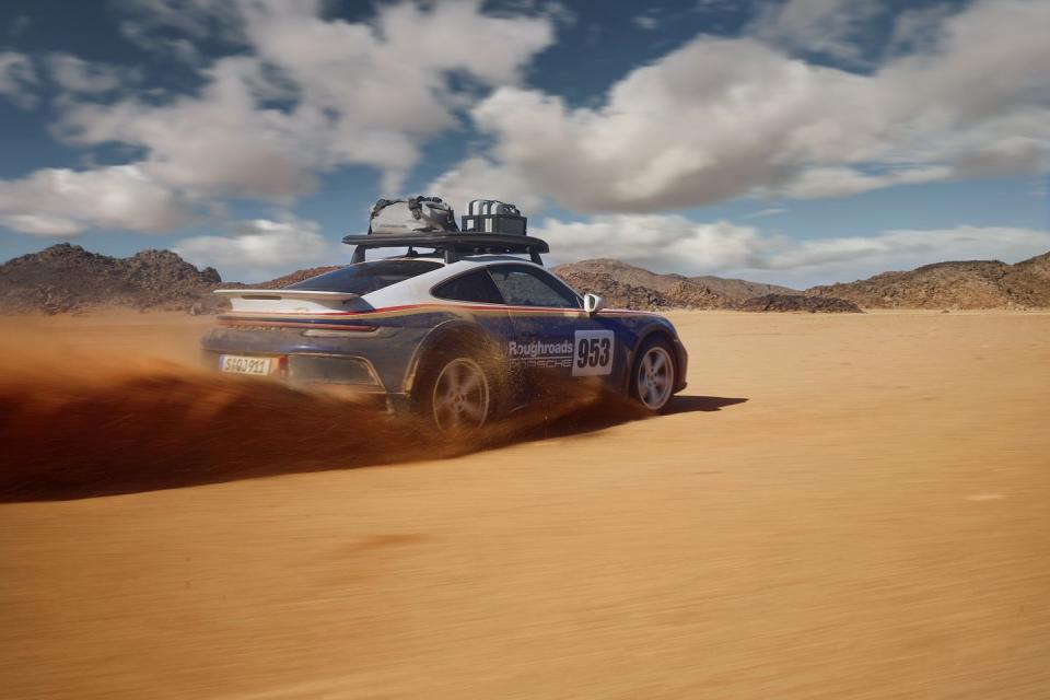 2023 porsche 911 dakar