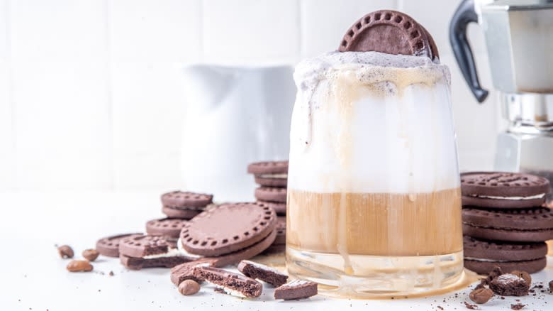 oreo cold foam coffee drink