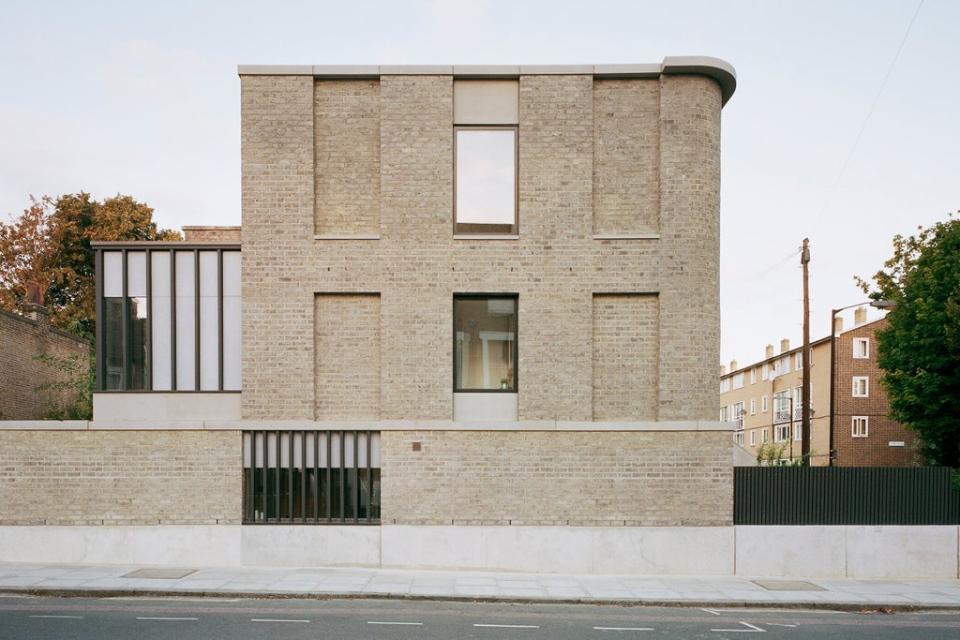 A striking new corner house, with light flowing through the downstairs living spaces via glazing and courtyards (RIBA/Rory Gardiner)